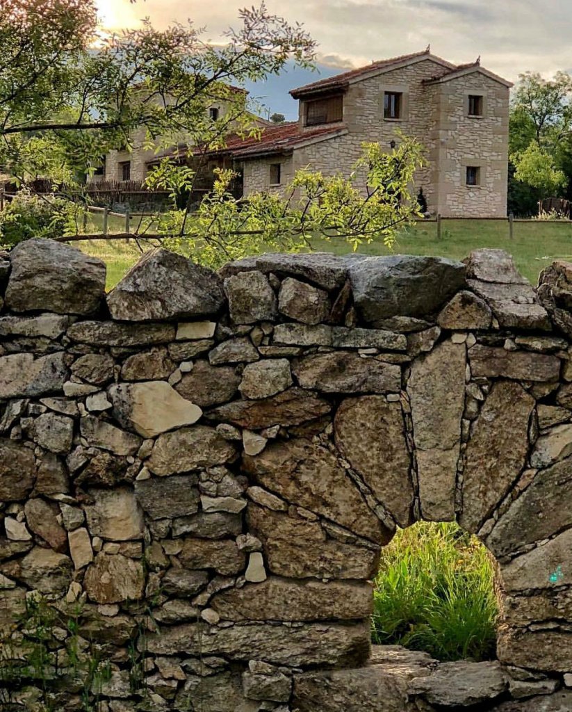 Casa Rural La Solanilla, casa rural con jardín y piscina en Torre Val de San Pedro (Segovia)